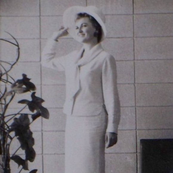 Meet your Posher, Melba - Picture 4 of 7